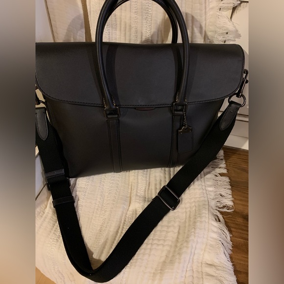 Metropolitan Lock Portfolio. Hang tag not included. - Picture 2 of 10